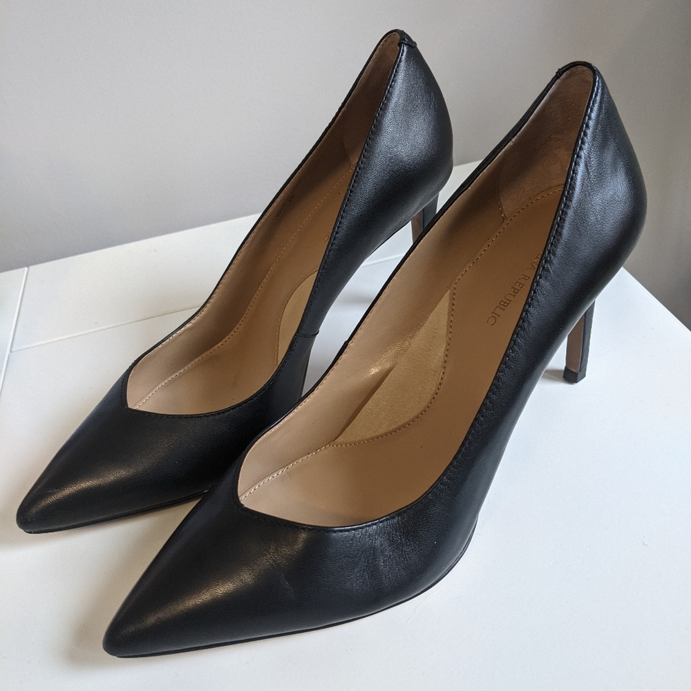 Banana Republic Madison 12-Hour Pump